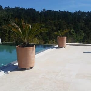 Sol de piscine en pierre naturelle