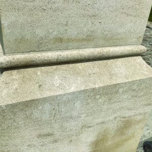 pilier en pierre naturelle